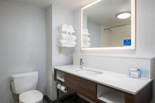 Hampton Inn By Hilton - Suites Cape Cod-West Yarmouth image 11