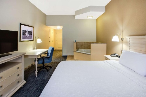 Hampton Inn By Hilton - Suites Cape Cod-West Yarmouth image 6