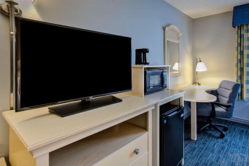 Hampton Inn By Hilton - Suites Cape Cod-West Yarmouth image 9